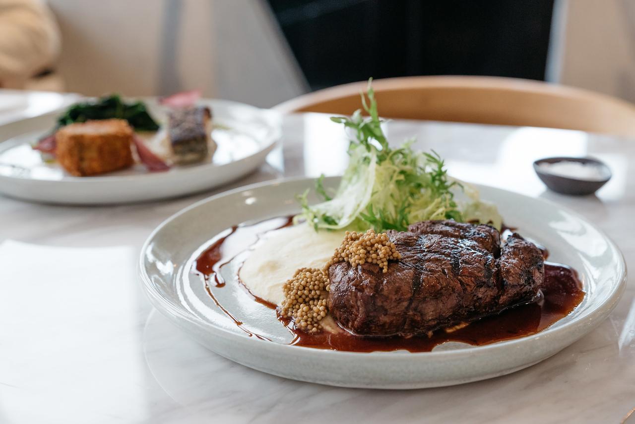 Art Series - The Chen Box Hill Eksteriør bilde A steak at the restaurant