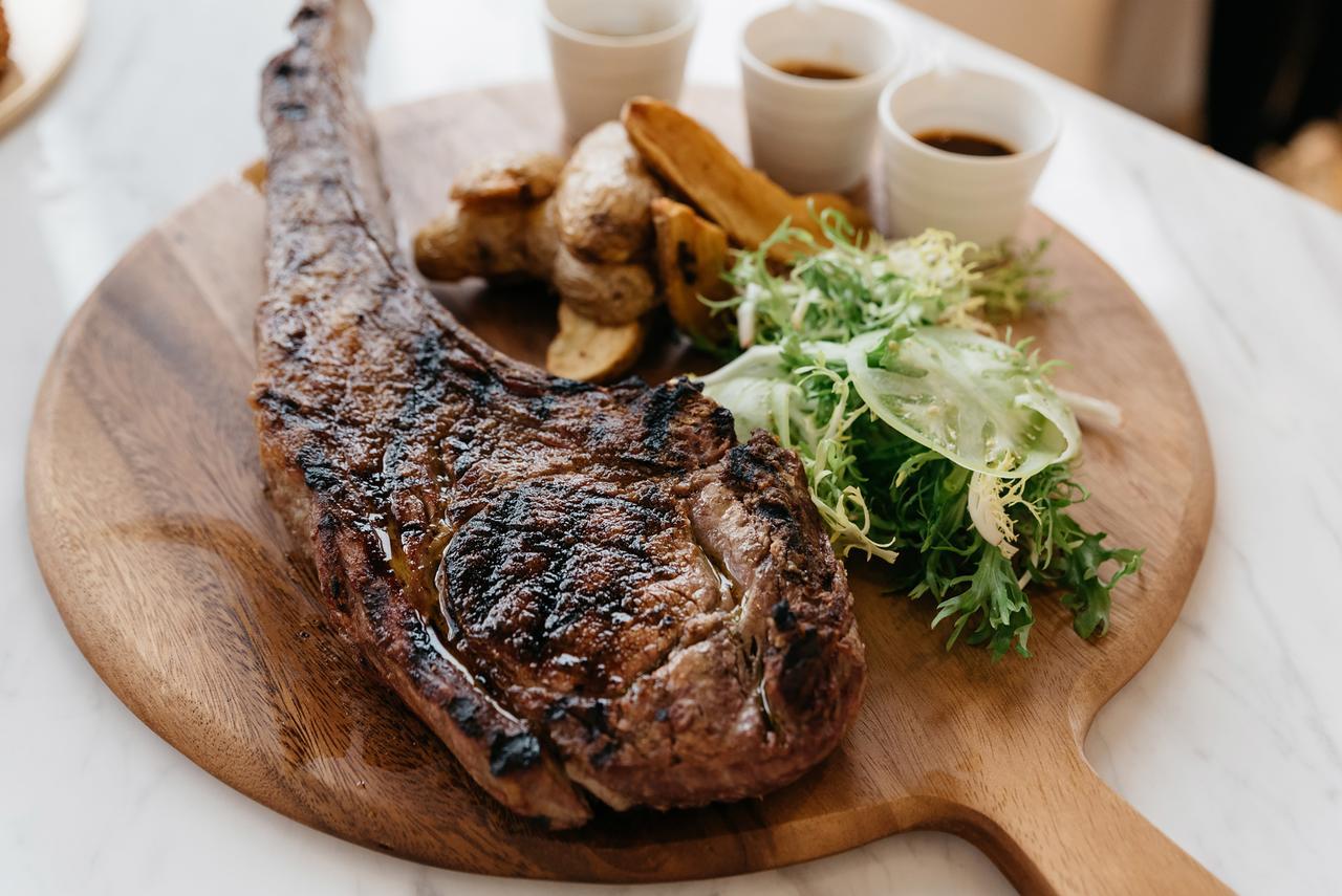 Art Series - The Chen Box Hill Eksteriør bilde A steak at the restaurant